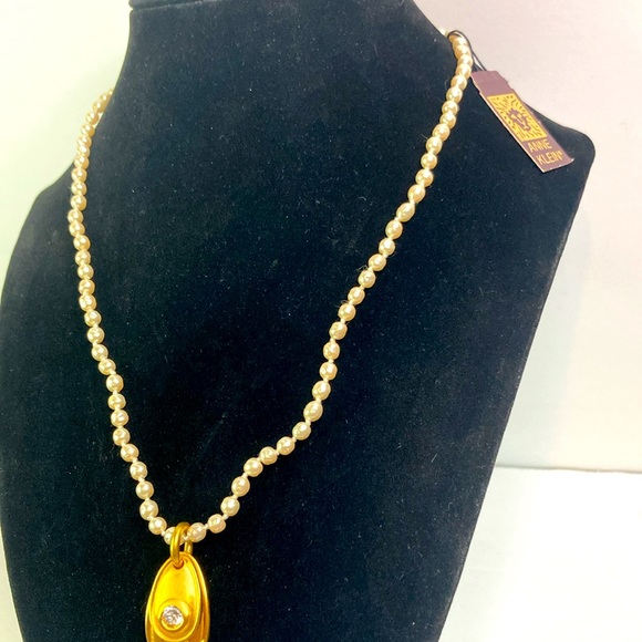 ANNE KLEIN Pearl Necklace w/Genuine Cubic Zirconia Gold tone AK Lion Pendant - Picture 7 of 9